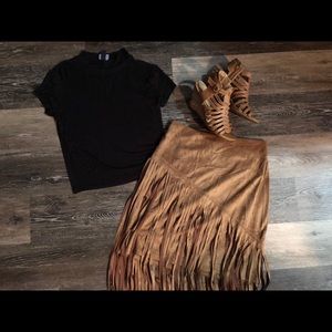 ❌SOLD❌Suede fringe skirt